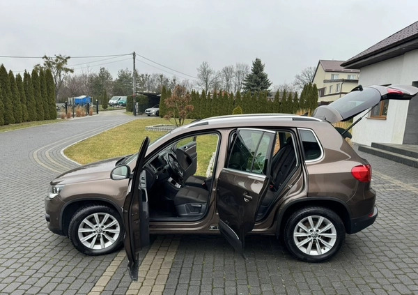 Volkswagen Tiguan cena 46900 przebieg: 229112, rok produkcji 2011 z Drobin małe 379
